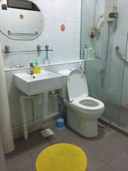 Near Toa Payoh MRT! Common room at 156 Lorong 1 Toa Payoh for rent! Aircon wifi!