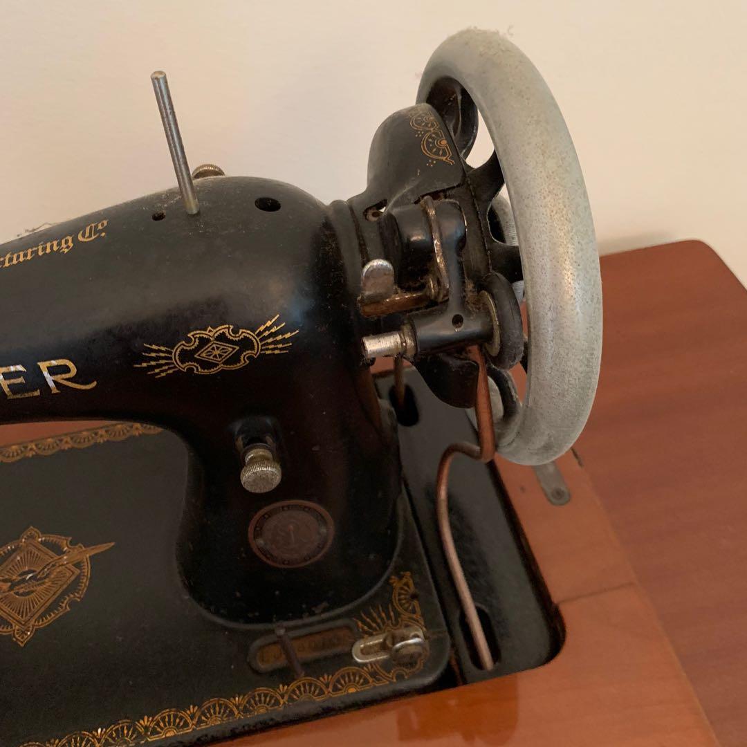 Singer Manual Sewing Machine, Hobbies & Toys, Memorabilia