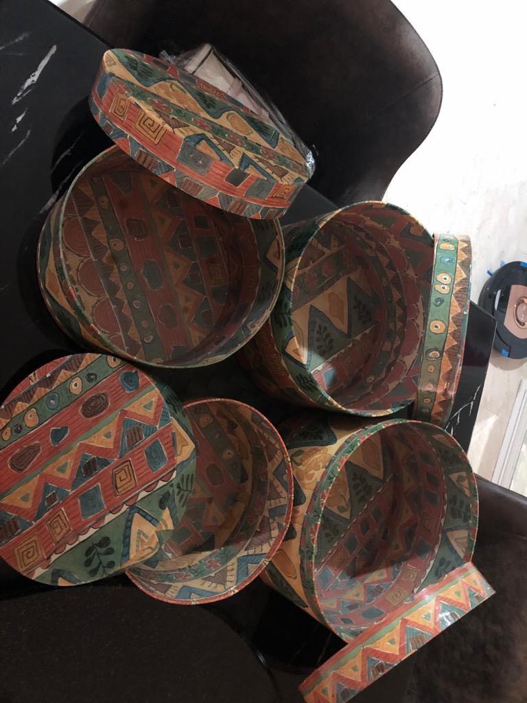 Storage boxes (Category: Storage Boxes & Baskets) located in Singapore. Submitted by simonmak_bear (Listing ID 1013255157, Image 1). Description: 4 sizes for $18 Diameter: 25cm,23cm,21cm,19cm.