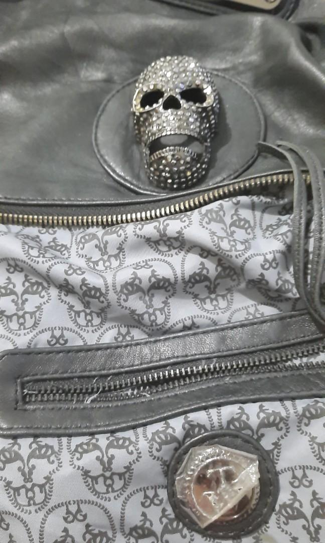 Thomas Wylde handbag lambskin like Alexander Mcqueen (Category: Luxury Bags & Wallets) located in Pasig City. Submitted by candy_boxess (Listing ID 1013321389, Image 3). Description: Thomas Wylde Handbag lambskin like Alexander Mcqueen. in very good condition. selling low. #junefund.