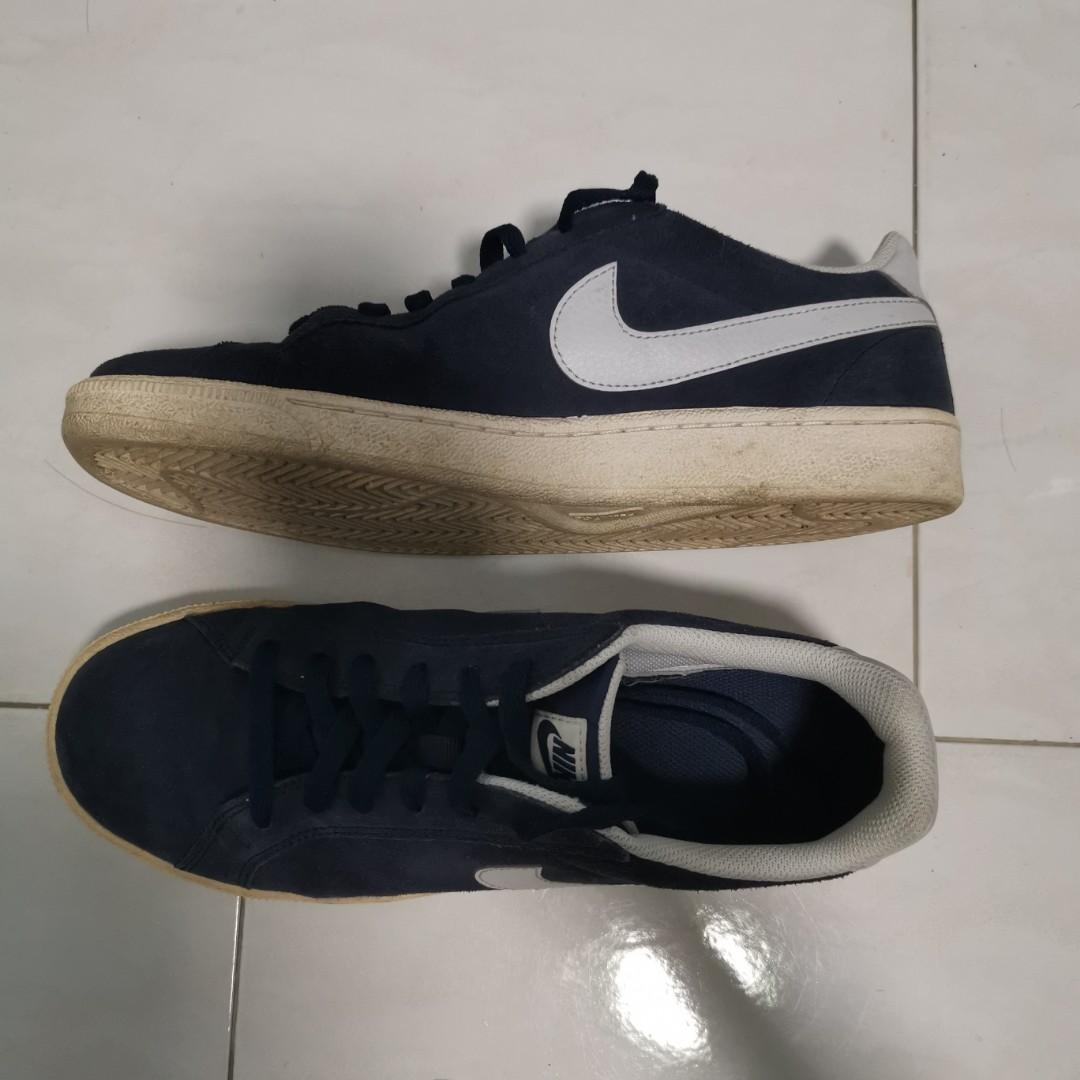 nike navy tennis shoes
