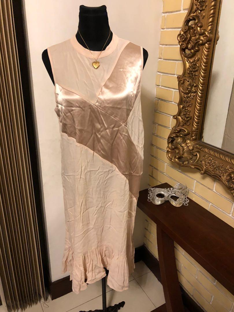 ZALORA peach midi dress (Category: Dresses) located in Pasig City. Submitted by preloved_ramen21 (Listing ID 1013341178, Image 1). Description: Brand: ZALORA color: peach size: large measurement: bust&waist: 38” length: 42” condition: used once.