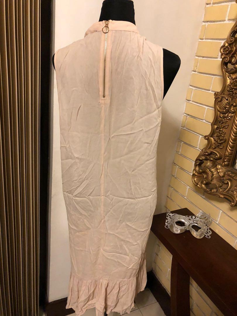 ZALORA peach midi dress (Category: Dresses) located in Pasig City. Submitted by preloved_ramen21 (Listing ID 1013341178, Image 3). Description: Brand: ZALORA color: peach size: large measurement: bust&waist: 38” length: 42” condition: used once.