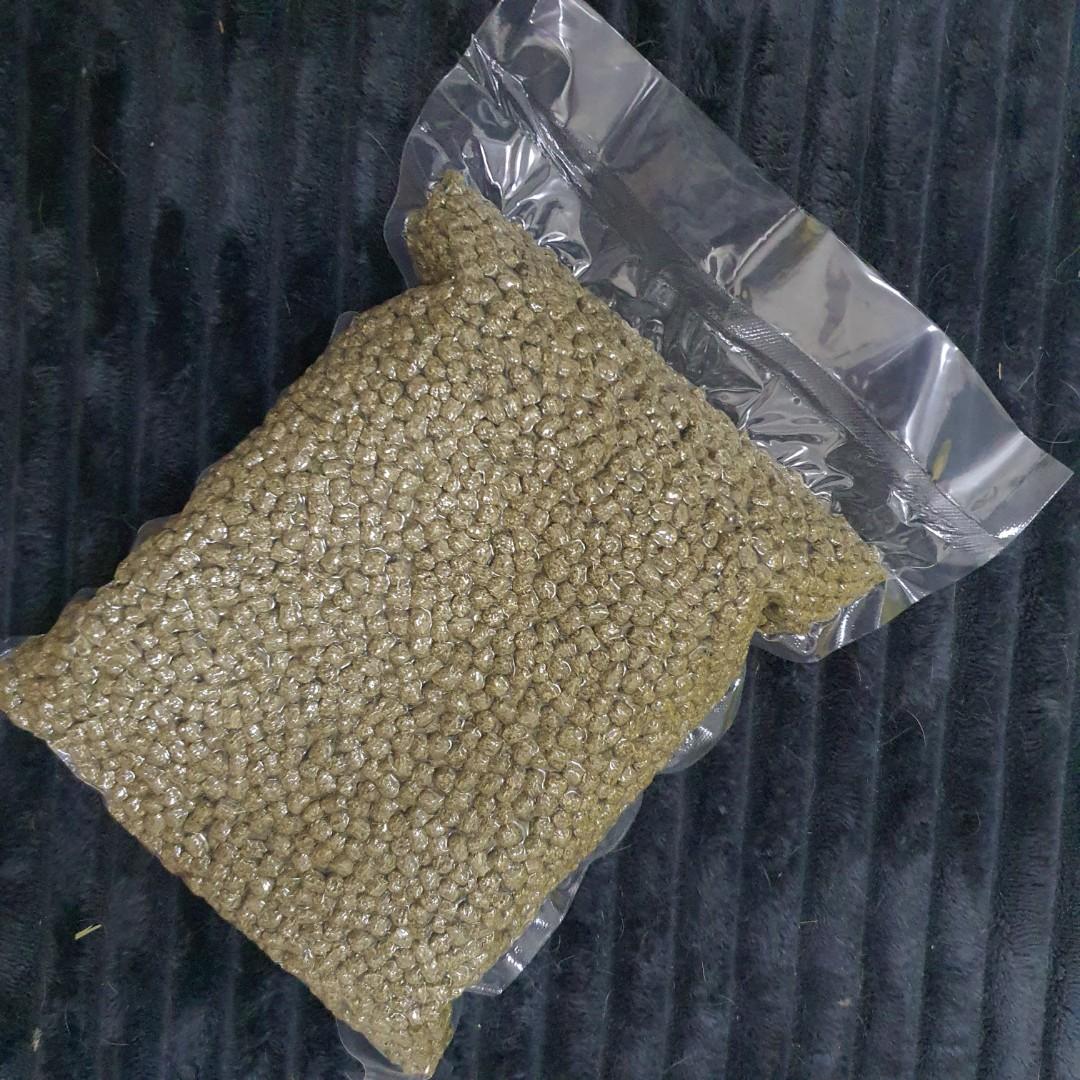 Show store rabbit feed