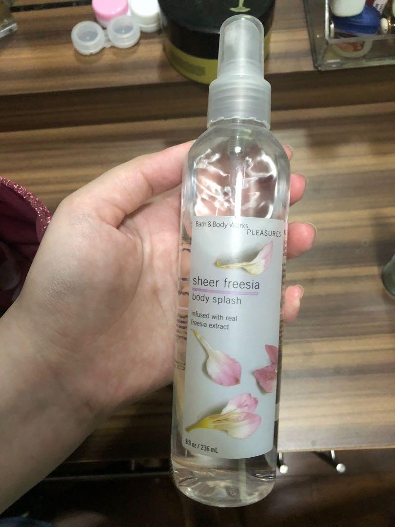 Bath and body hotsell works freesia body spray