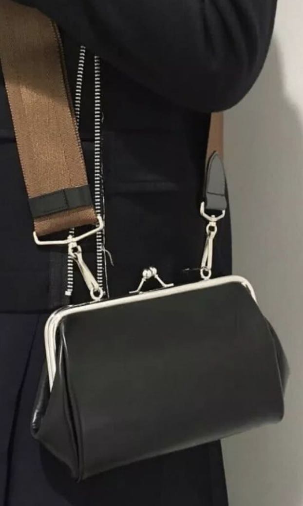 Comme des garcons outlet kiss lock bag