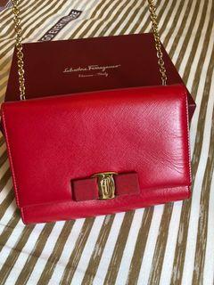 ferragamo鍊包降價