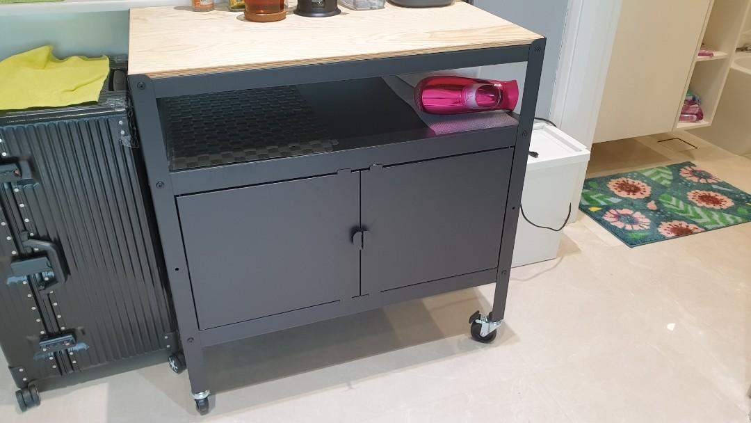 Bror cabinet shop