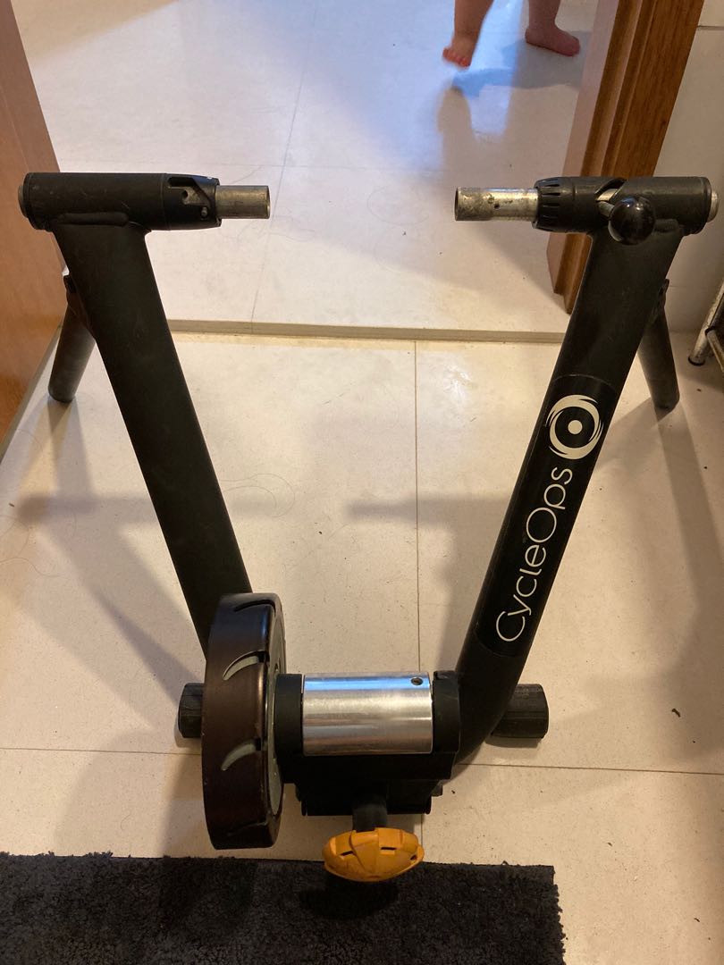 Cycleops store bike stand