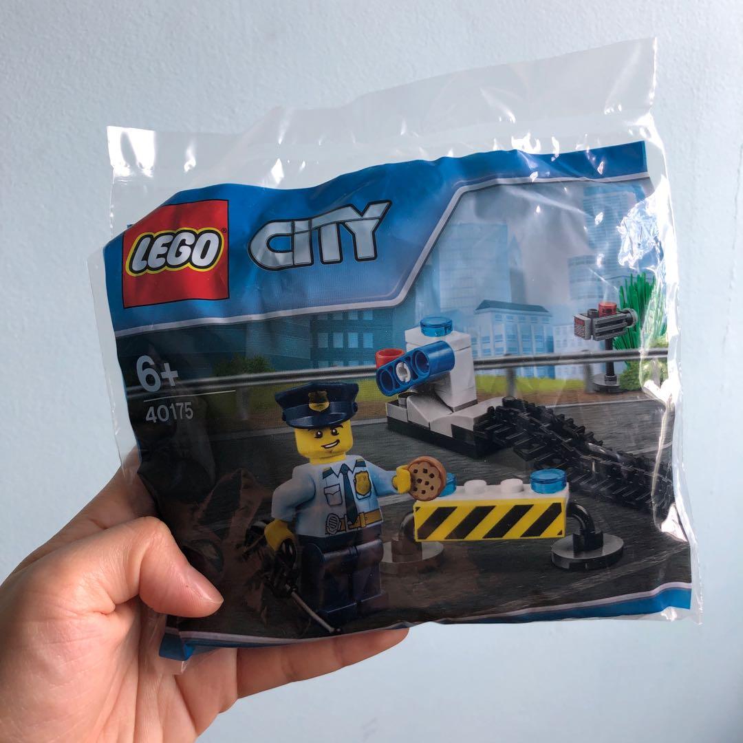 Lego Set 40175 Policeman With Cookie And Stinger 