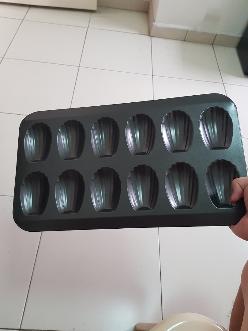 Madeleine baking tray, Furniture & Home Living, Kitchenware & Tableware