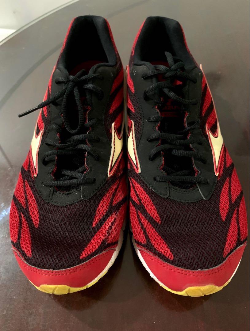 Mizuno Wave Hitogami 3 Men US 9 Sports Equipment Sports