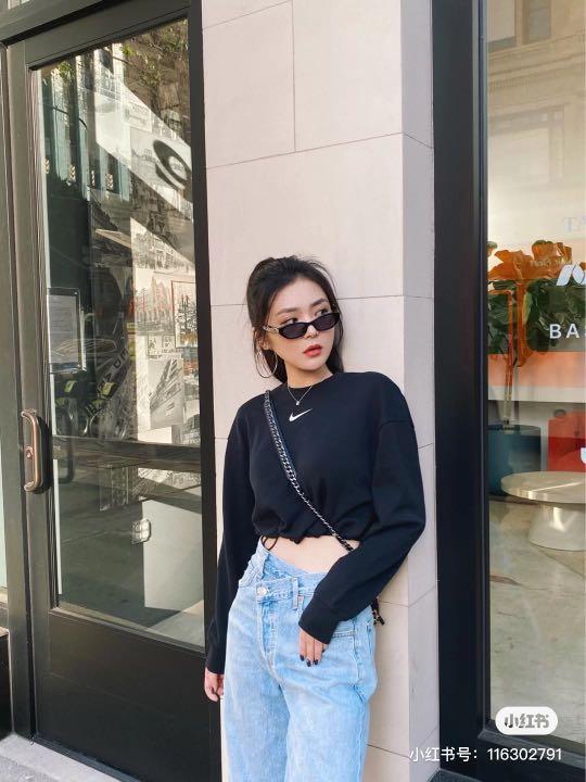 Nike Elastic Drawcord Cropped mini swoosh black sweatshirt