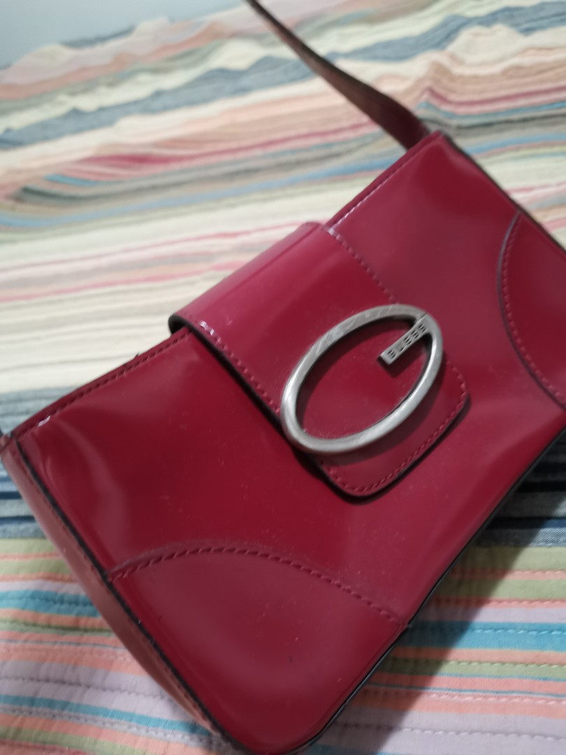 guess hand wallet