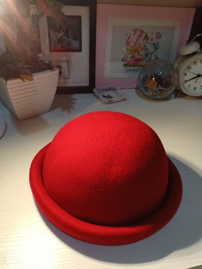 Topi Chaplin Bulat Merah Korea, Fesyen Wanita, Aksesoris di Carousell