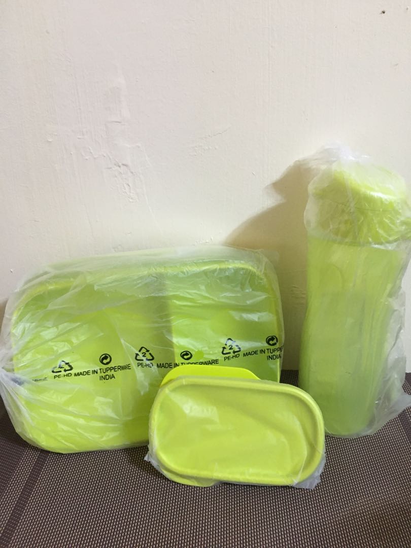 tupperware lunch box with bag