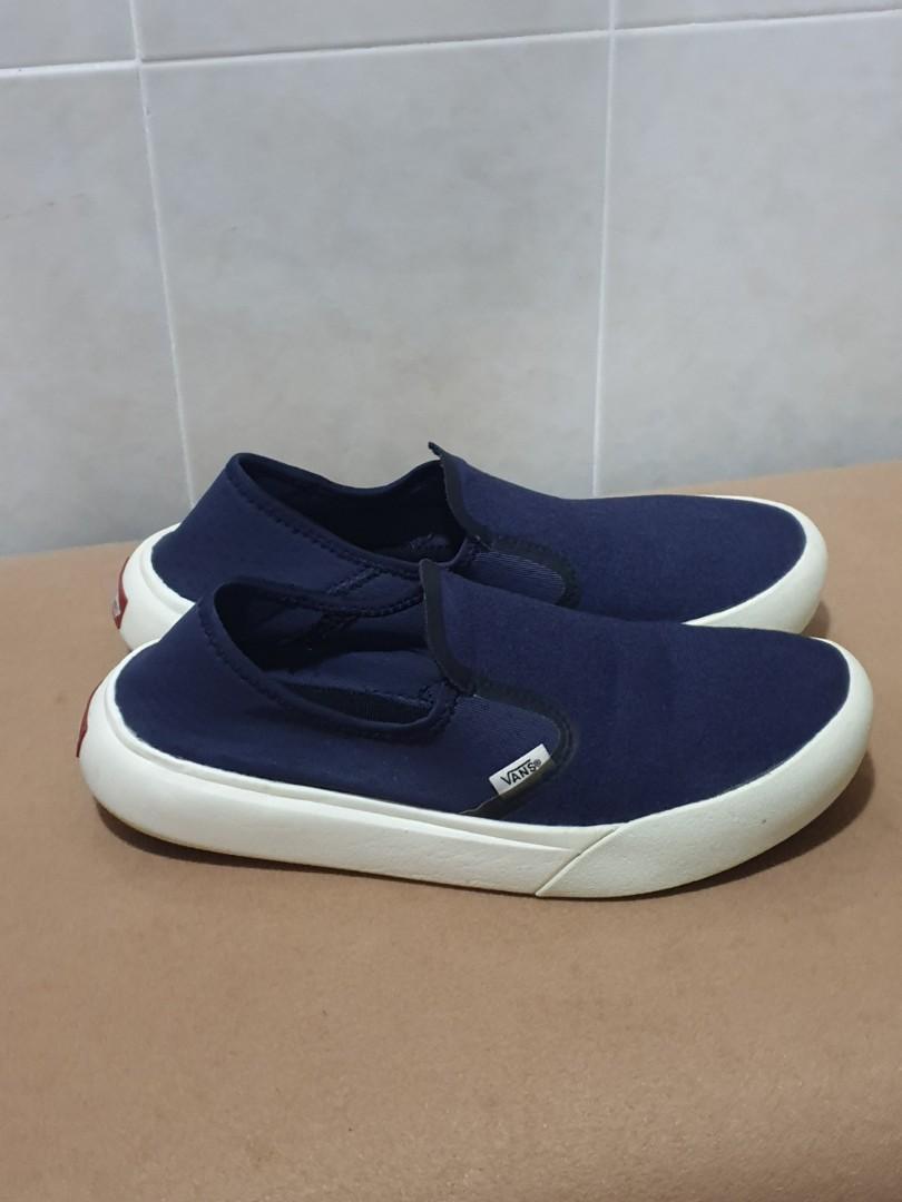 VANS Comfycush One Fuzzy Slips Ons uk7.5 Men s Fashion Footwear