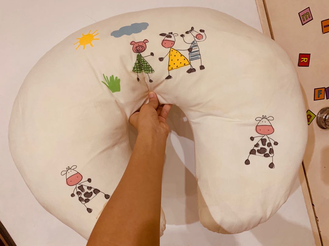 Widgey shop feeding pillow
