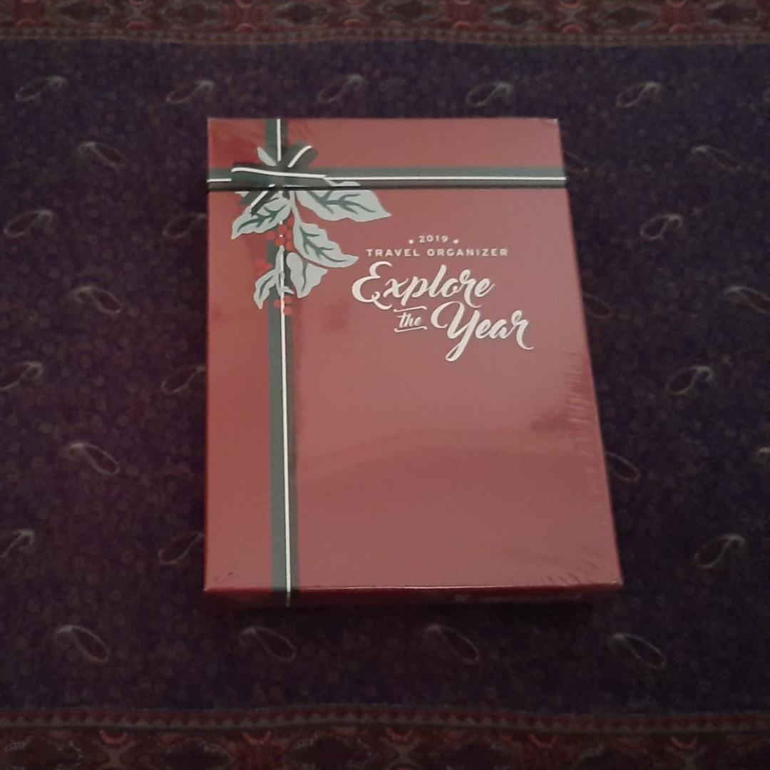 2019 Starbucks Travel Organizer (Sienna) (Category: Luxury Bags & Wallets) located in Quezon City. Submitted by kuhol (Listing ID 1013728158, Image 2). Description: Unopened, sealed RFS: Decluttering Note: Exclusive Starbucks card not included.