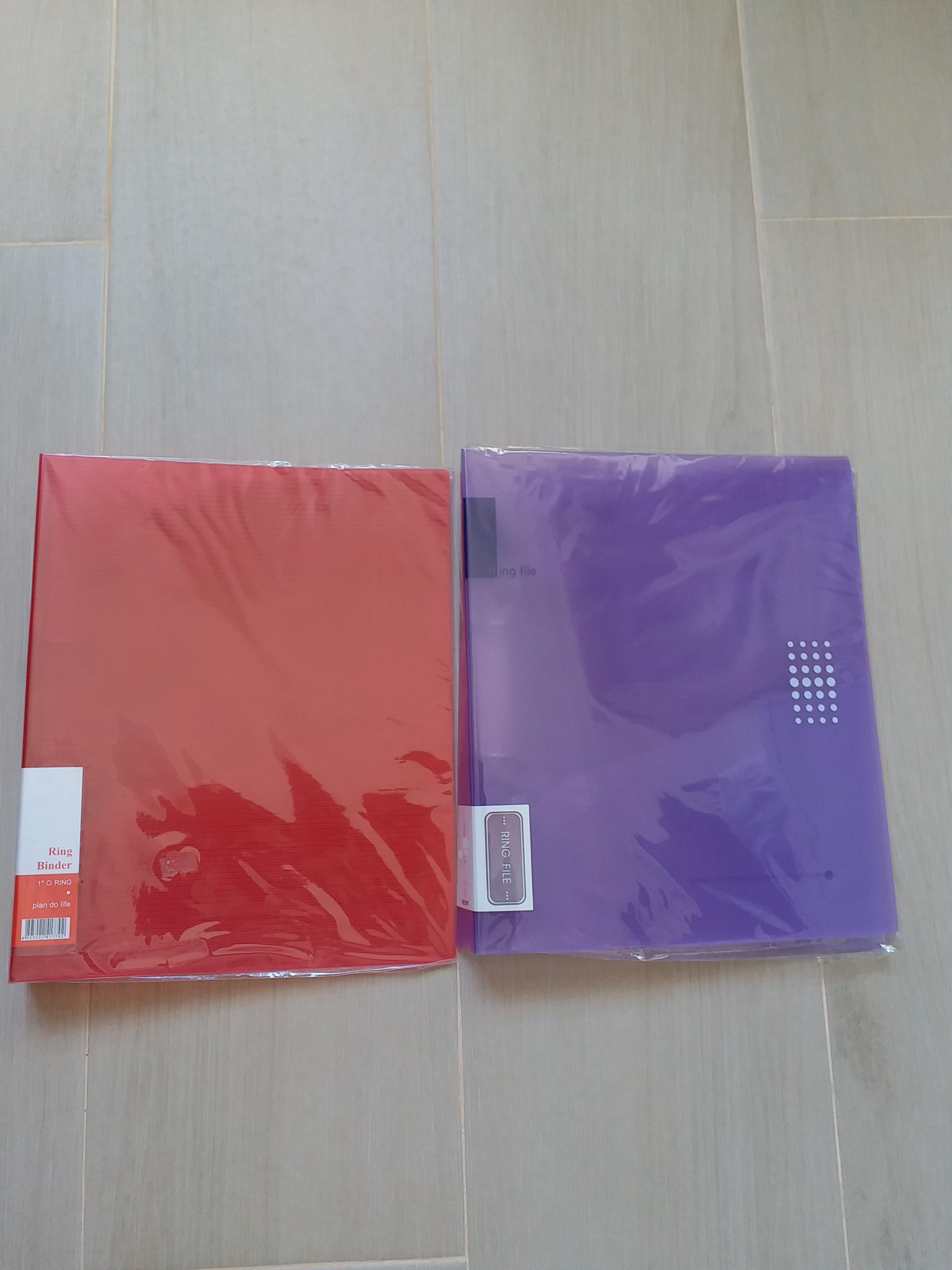 A4 ring folder （分類：其他）位於 Hong Kong。 由 tycheung25 提交（商品編號 1013686966，圖片 1）。簡介： 100% new 30蚊一個 50蚊兩個 不議價 全要優先。