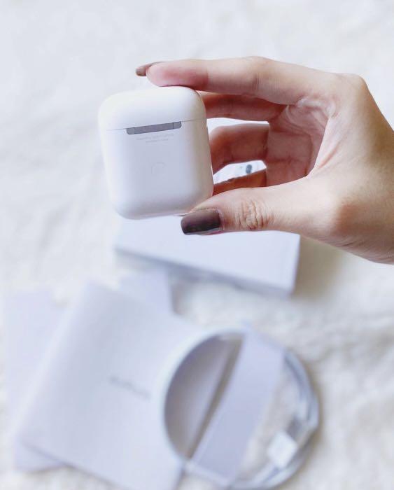 Airpods 2 premium 1:1 (Category: Earphones) located in Makati City. Submitted by raket_era (Listing ID 1013711306, Image 2). Description: 🌸 - Can Change Name - with wireless charging case - Icloud log in - GPS (location tracker) - Can change gesture (tap function) 3 hrs talk time - 2.5-4 hrs listening/music time - Proximity sensor activated (ear detection) - Siri activated - Tap sensor activated - 10 meters range - Bluetooth 5.0 ☑️ Same as origi