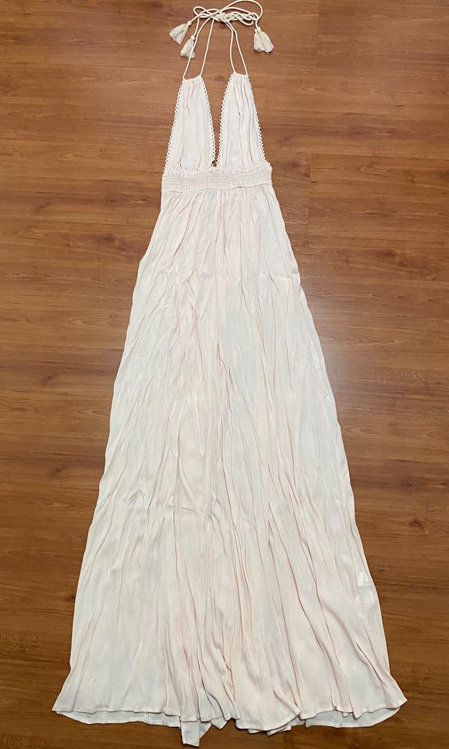 Authentic FOREVER 21 Light Pink Backless Deep V Maxi Long Dress (Category: Dresses) located in Angeles City. Submitted by askmee (Listing ID 1013714998, Image 3). Description: Authentic FOREVER 21 Light Pink Backless Deep V Maxi Long Dress Dress is a pretty light color perfect for the warm weather. Only worn once. My loss is your gain!.
