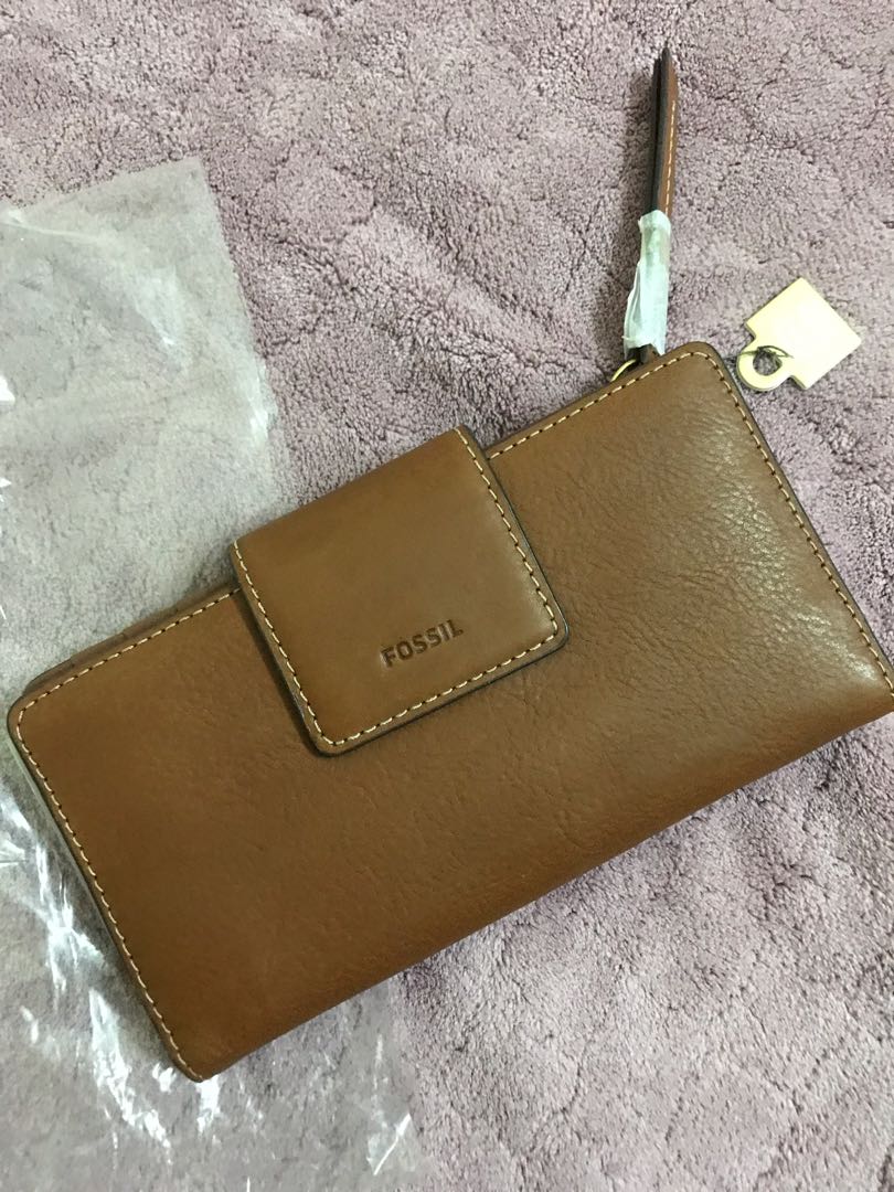 Fossil emma deals tab clutch