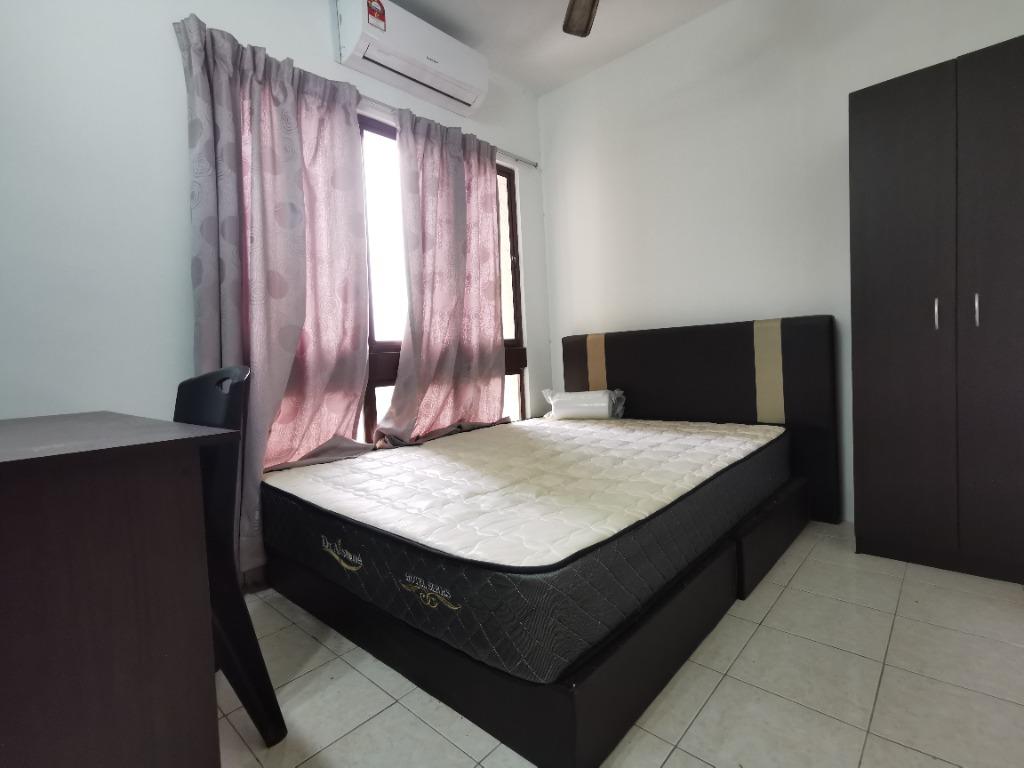 Free Wifi Utilities Middle Room Queen Size Bed At Palm Spring Damansara Near Mrt Surian Dataran Sunway Sunway Giza Segi One Utama Property Rentals On Carousell
