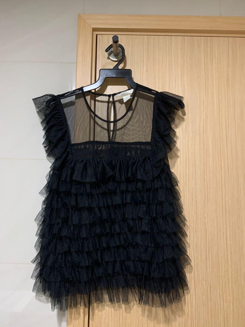 black frilly top