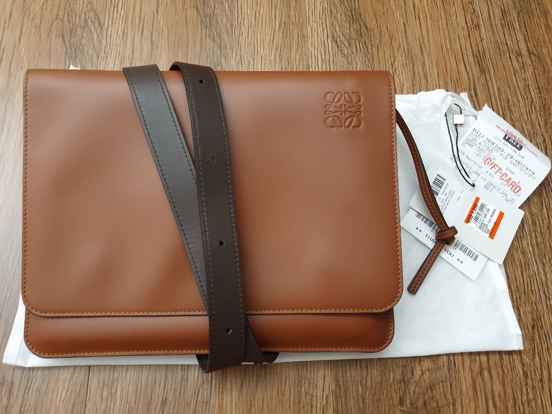 Loewe gusset 2025 flat messenger bag