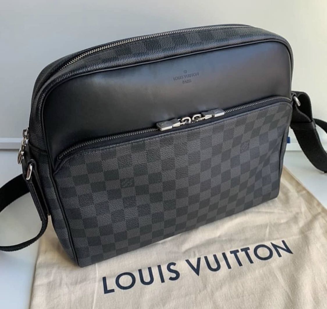 Louis Vuitton Messenger Dayton Reporter Bag, Luxury, Bags & Wallets on  Carousell