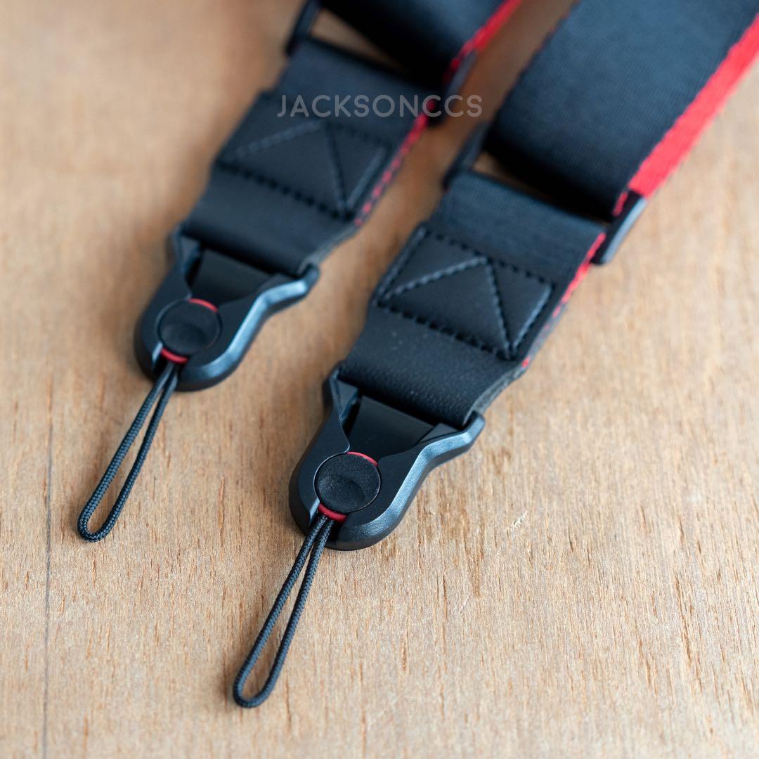 Quick Release Camera Shoulder Strap Version 2 (V2) (Category: Camera Bags & Carriers) located in Melaka Tengah. Submitted by jackson_choo (Listing ID 1013758125, Image 2). Description: > Want To Sell / WTS <-- 【ITEM(s)】Quick Release Camera Shoulder Strap Version 2 (V2) 【Package includes】Strap with 2 Clip 【Price】RM99 【Warranty】- 【Dealing method】COD / postage 【Seller's location】Melaka 【Contact method/details】016-6680294 【Age of item(s)】NEW 【Item(s)