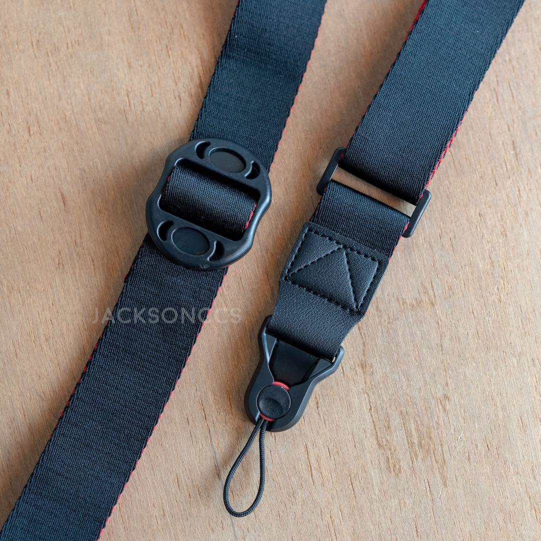 Quick Release Camera Shoulder Strap Version 2 (V2) (Category: Camera Bags & Carriers) located in Melaka Tengah. Submitted by jackson_choo (Listing ID 1013758125, Image 3). Description: > Want To Sell / WTS <-- 【ITEM(s)】Quick Release Camera Shoulder Strap Version 2 (V2) 【Package includes】Strap with 2 Clip 【Price】RM99 【Warranty】- 【Dealing method】COD / postage 【Seller's location】Melaka 【Contact method/details】016-6680294 【Age of item(s)】NEW 【Item(s)