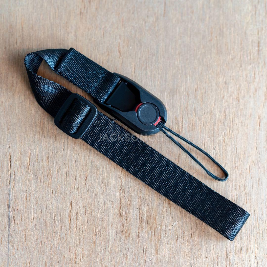 Quick Release Hand Strap (Category: Camera Bags & Carriers) located in Melaka Tengah. Submitted by jackson_choo (Listing ID 1013755483, Image 2). Description: > Want To Sell / WTS <-- 【ITEM(s)】Quick Release Hand Strap 【Package includes】Hand Strap with Clip. 【Price】RM39 【Warranty】- 【Dealing method】COD / postage 【Seller's location】Melaka 【Contact method/details】016-6680294 【Age of item(s)】NEW 【Item(s) conditions】NEW 【Reason for sale】Business **We a