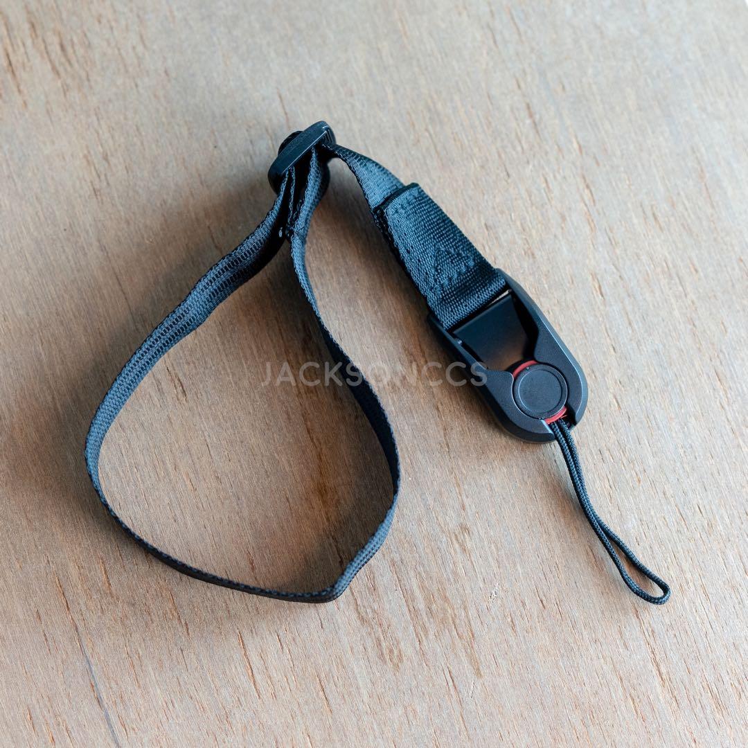 Quick Release Hand Strap (Category: Camera Bags & Carriers) located in Melaka Tengah. Submitted by jackson_choo (Listing ID 1013755483, Image 3). Description: > Want To Sell / WTS <-- 【ITEM(s)】Quick Release Hand Strap 【Package includes】Hand Strap with Clip. 【Price】RM39 【Warranty】- 【Dealing method】COD / postage 【Seller's location】Melaka 【Contact method/details】016-6680294 【Age of item(s)】NEW 【Item(s) conditions】NEW 【Reason for sale】Business **We a