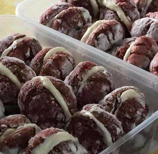 Red Velvet Crinkles with Creamcheese