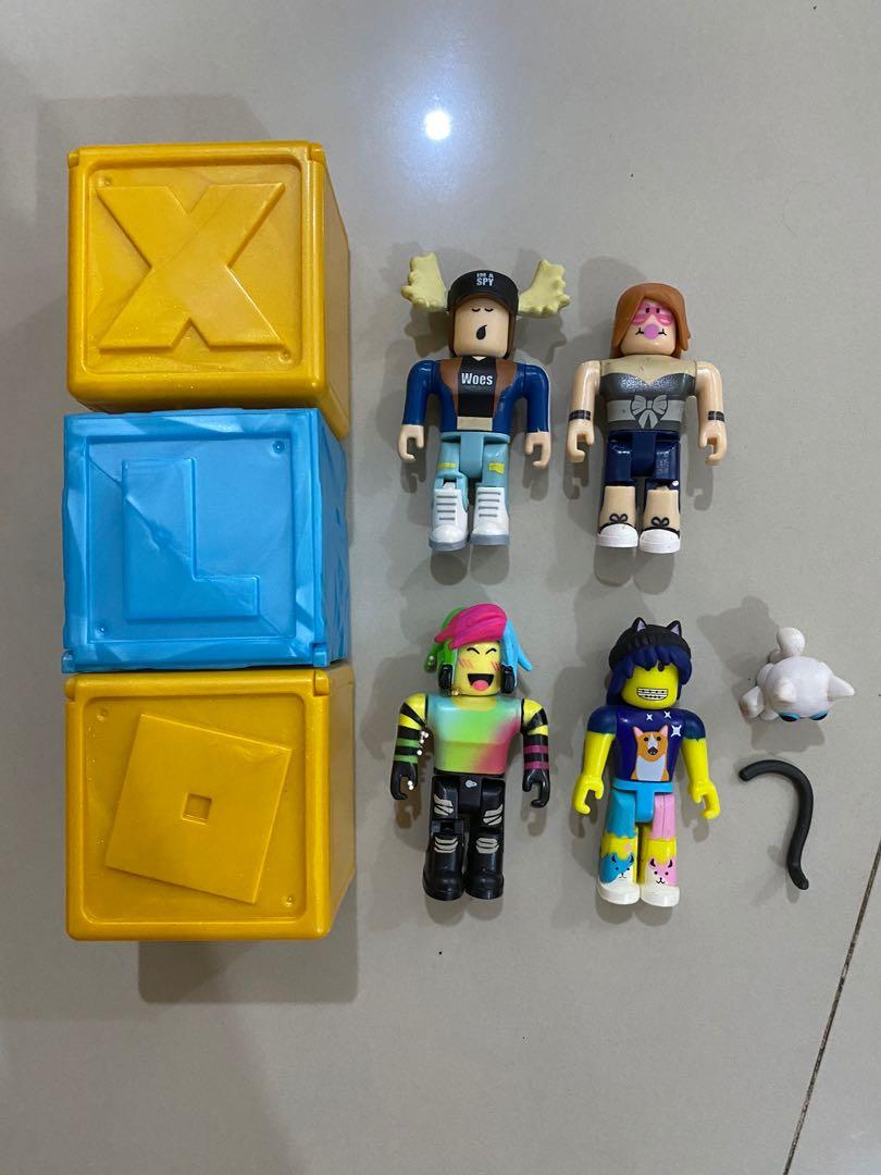 Roblox Lot Of Original Roblox Figures Toys Games Toys On Carousell - roblox games with fd