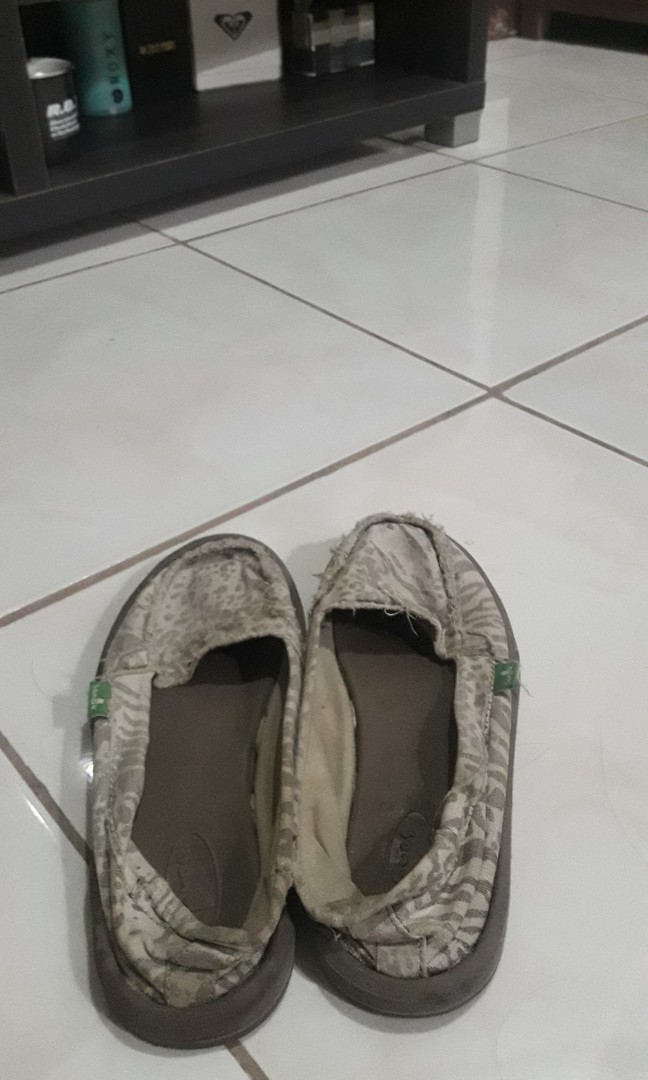 sanuk house slippers