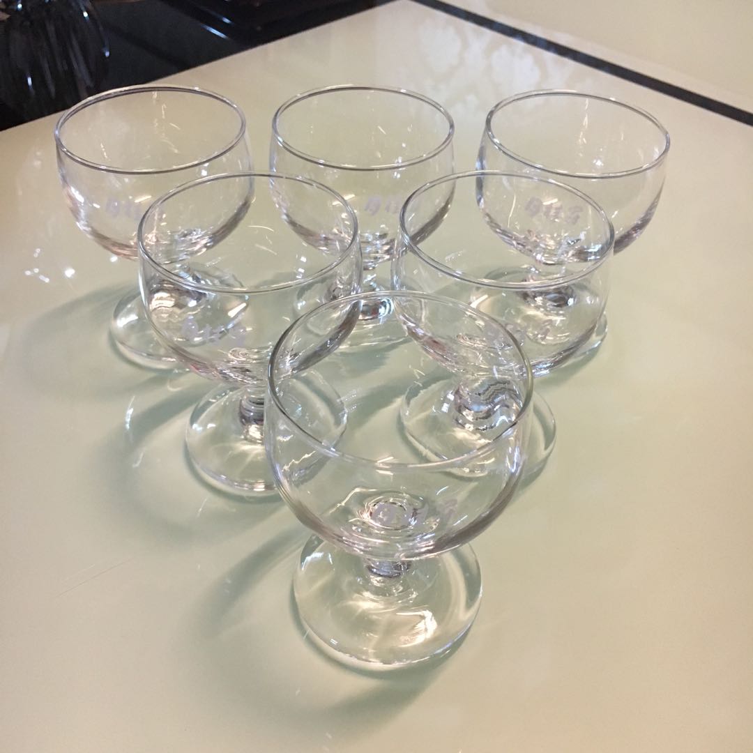 short champagne glasses