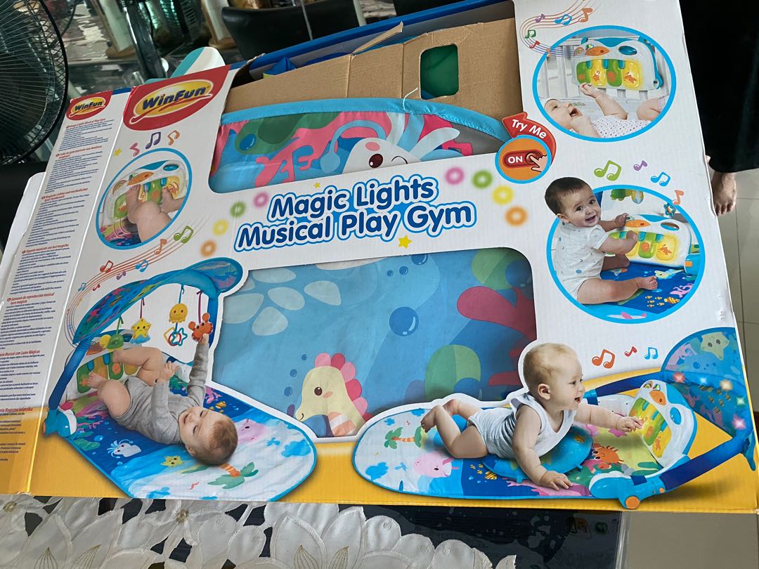 winfun magic lights musical play gym