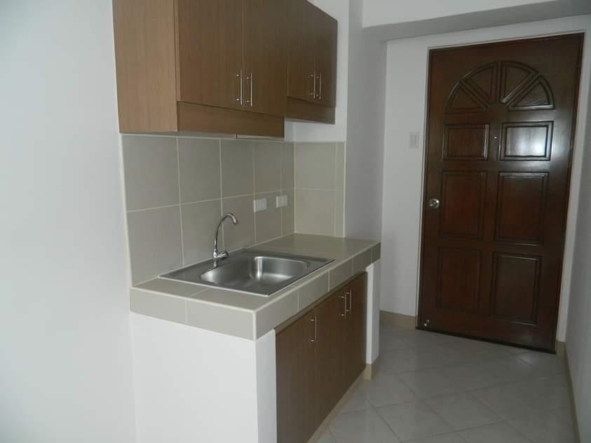 1 Bedroom Grand Emerald Tower For Rent With Balcony Property Rentals Apartments Condos On Carousell