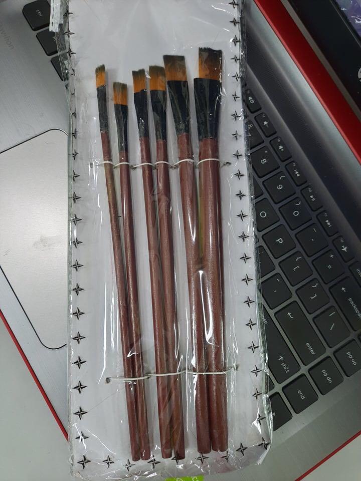 6-pcs Flat Brush Set (Category: Makeup) located in Mandaluyong City. Submitted by kayeson (Listing ID 1014069780, Image 2). Description: 6pieces flat brush set.