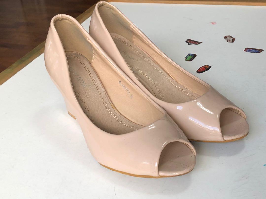 peep toes beige