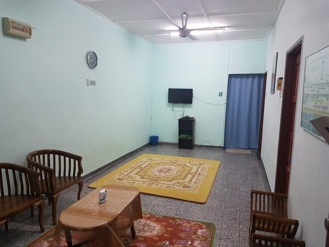 Bilik Biasa & Bilik Master Bedroom Rumah Teres Berdekatan LRT Jelatek ...