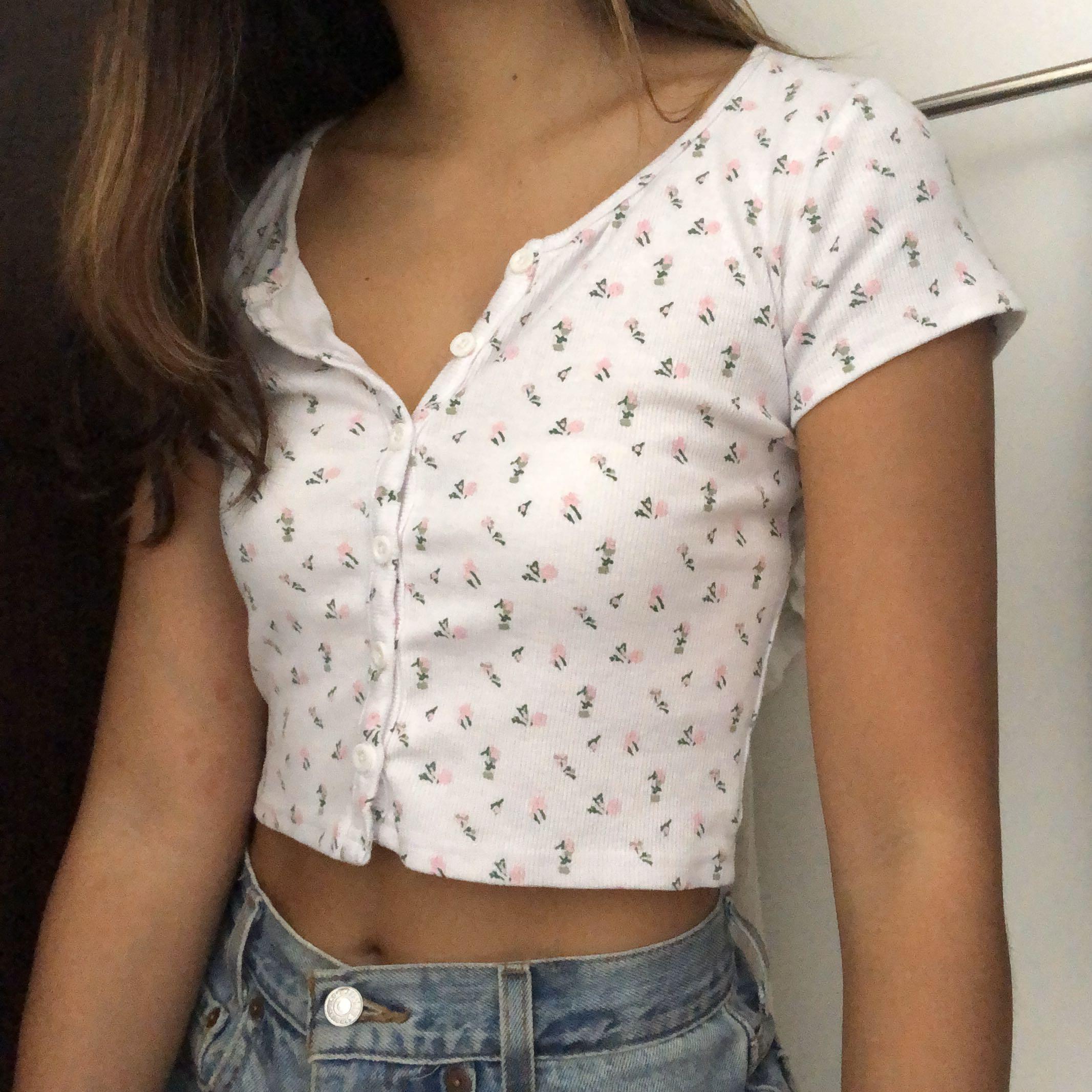 Brandy Melville Zelly Top Inspired Floral Button Up White Ribbed T Shirt Crop Top Women S Fashion Tops Sleeveless On Carousell