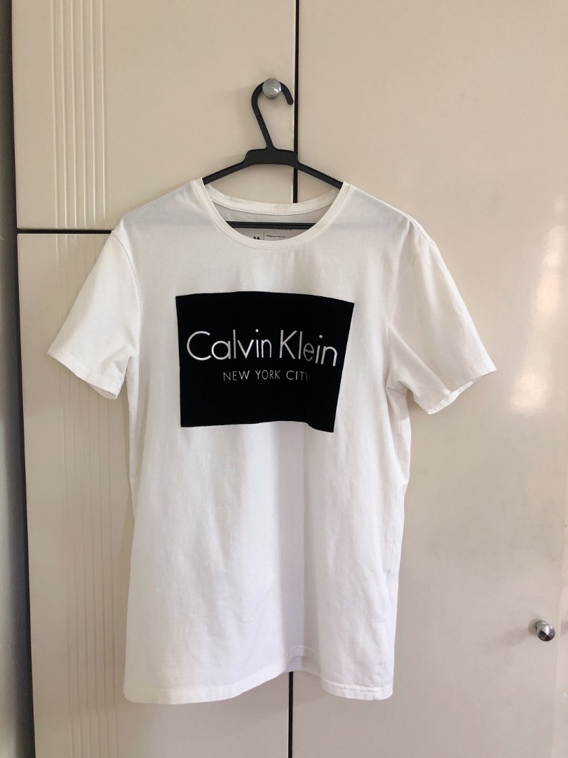 Calvin Klein original T-shirt, Men's Fashion, Tops & Sets, Tshirts & Polo  Shirts on Carousell