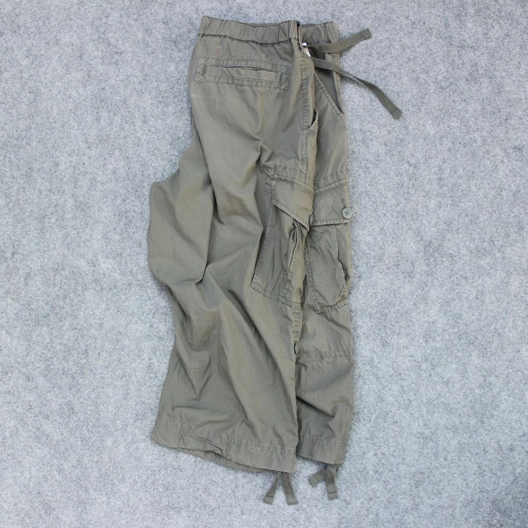 Celana Pendek Cargo Uniqlo 3 4 Olive Green Second Ori Fesyen Pria Pakaian Bawahan Di Carousell