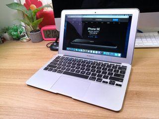 Macbook Air 2015 Core i5 1.6GHz 4GB RAM 256GB SSD 11.6 HD MON MAC OS Catalina 可安裝雙系統 WIN 10 PRO 送 MS office 365 永久正版啟用 ,全新手提電腦袋 ,原裝電池 , 全新充電器