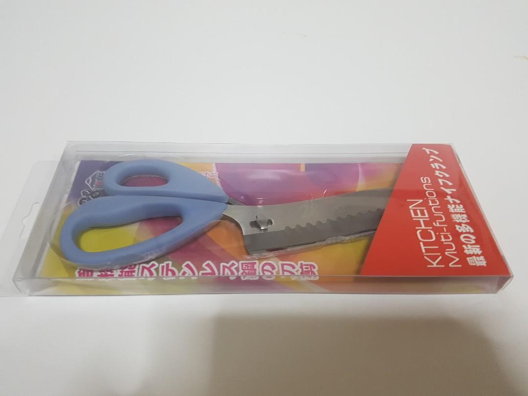 Multi-functions scissors (Category: Knives & Chopping Boards) located in Singapore. Submitted by speedgal (Listing ID 1014076960, Image 1). Description: Brand New. For cutting meat, vegetables, skinning fruits etc. Blades can be split for different purposes..