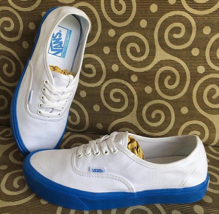 Brand New Original Vans Unisex Shoes Authentic Lite (Pop Sole) White/Blue Skate Sneakers, Women's Fashion, Sneakers on Carousell